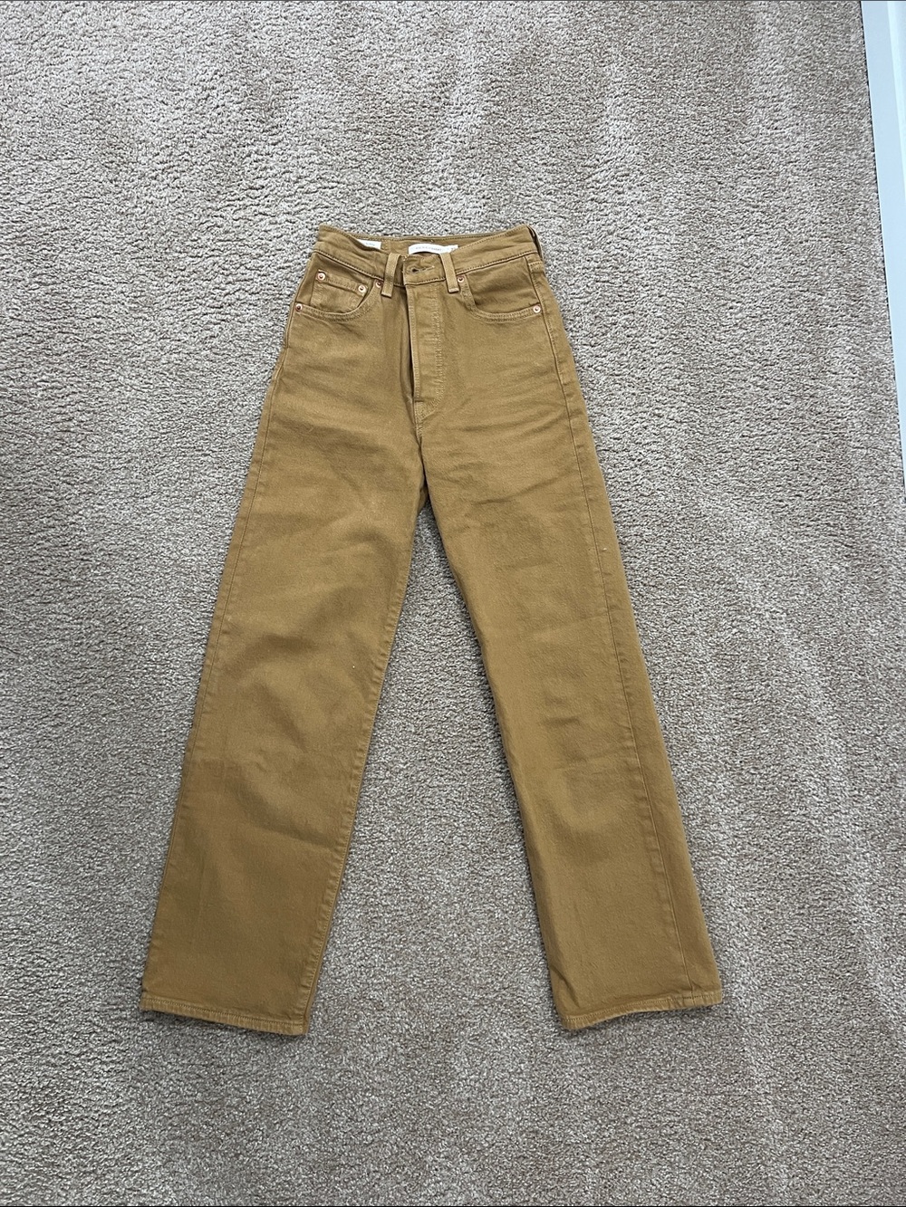 Levi's Women's Straight Leg Jeans in Tan